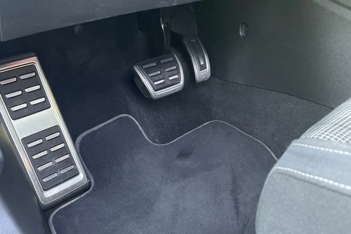 Tapis côté conducteur après nettoyage Fresh Caisse